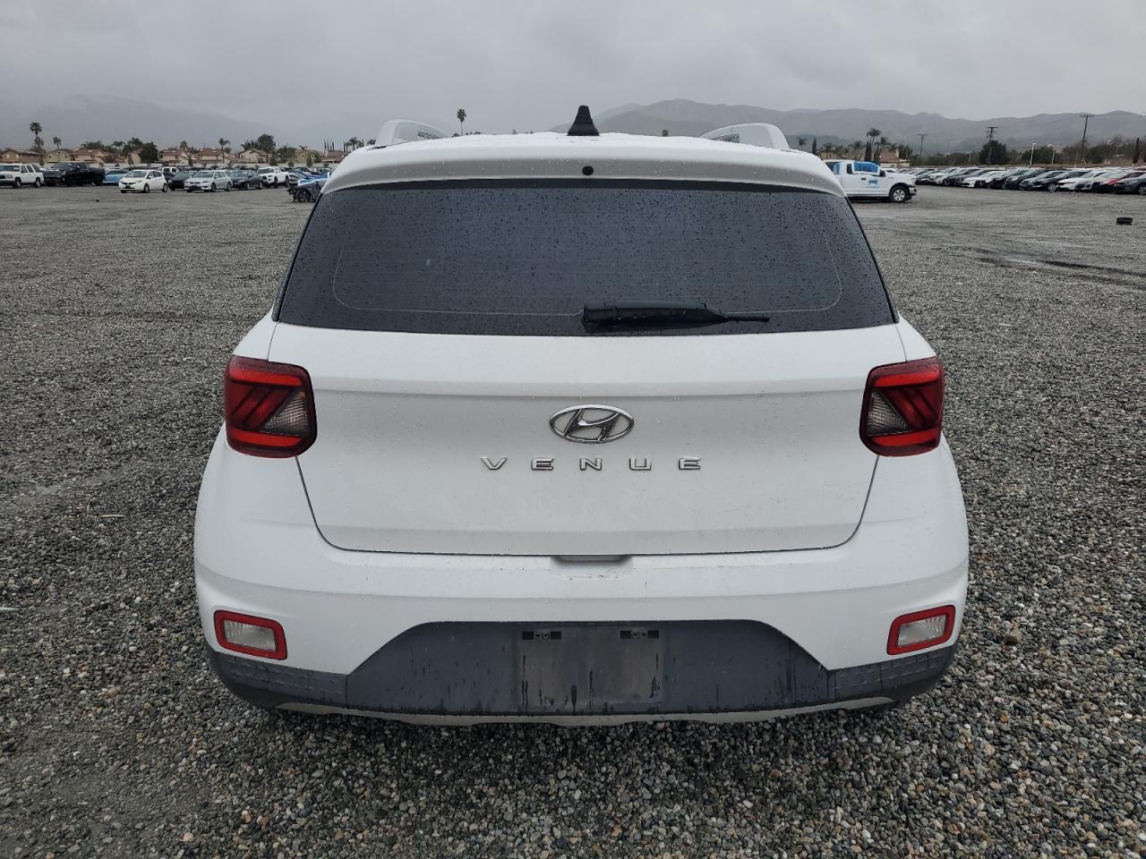 2020 Hyundai Venue VIN KMHRC8A3XLU040343 Copart auction photo, side / front end damage thumbnail 6