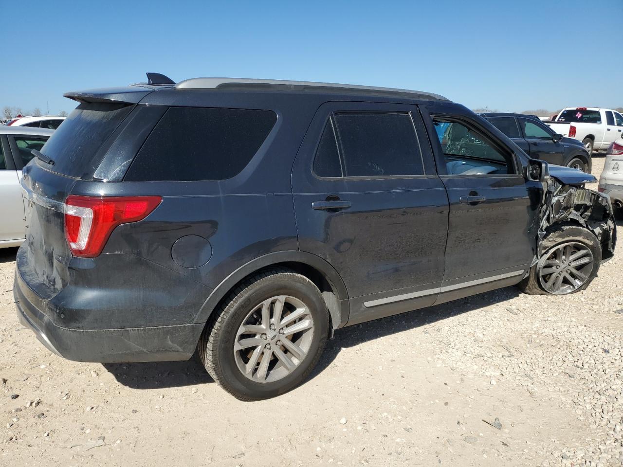2017 Ford Explorer VIN 1FM5K7D87HGB90791 Copart auction photo, front end / undercarriage damage thumbnail 3