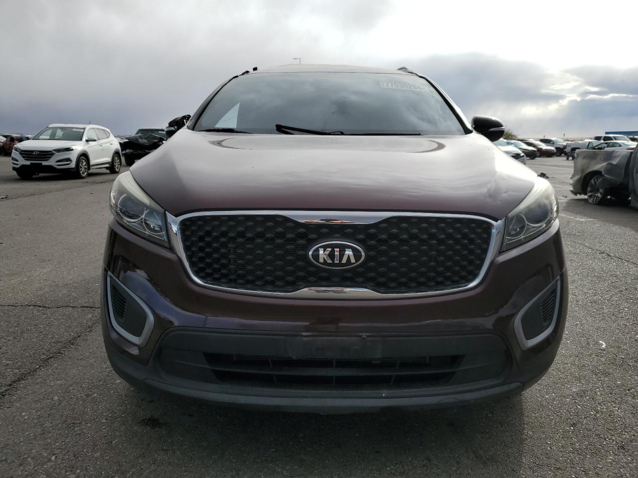 2018 KIA Sorento VIN 5XYPGDA50JG376074 Copart auction photo, side / front end damage thumbnail 5