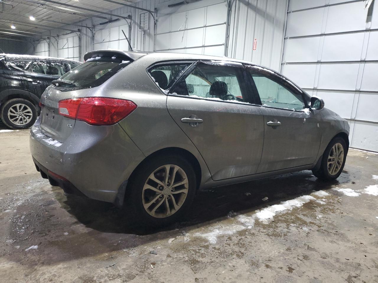 2011 KIA Forte VIN KNAFU5A28B5385516 Copart auction photo, front end / minor dent/scratches damage thumbnail 3