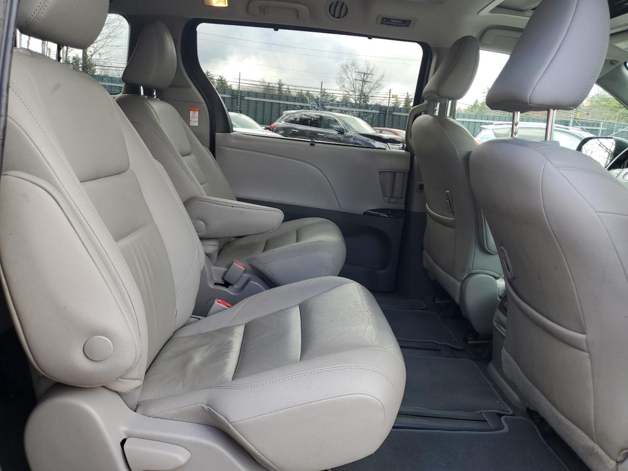 2020 Toyota Sienna VIN 5TDDZ3DC1LS243623 Copart auction photo, rear end / minor dent/scratches damage thumbnail 11