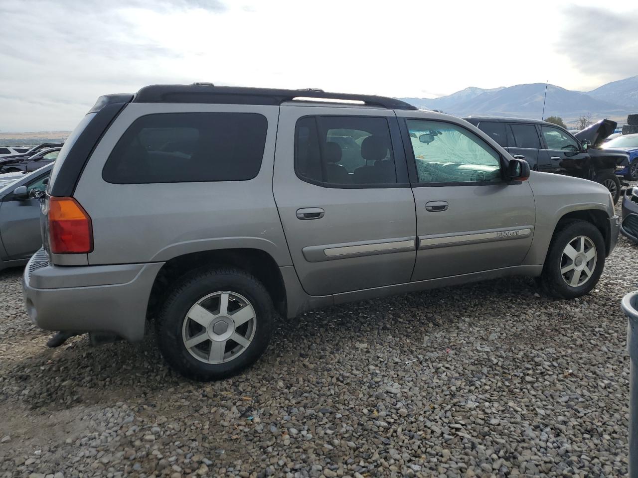 2005 GMC Envoy VIN 1GKET16S956164089 Copart auction photo, burn - engine damage thumbnail 3