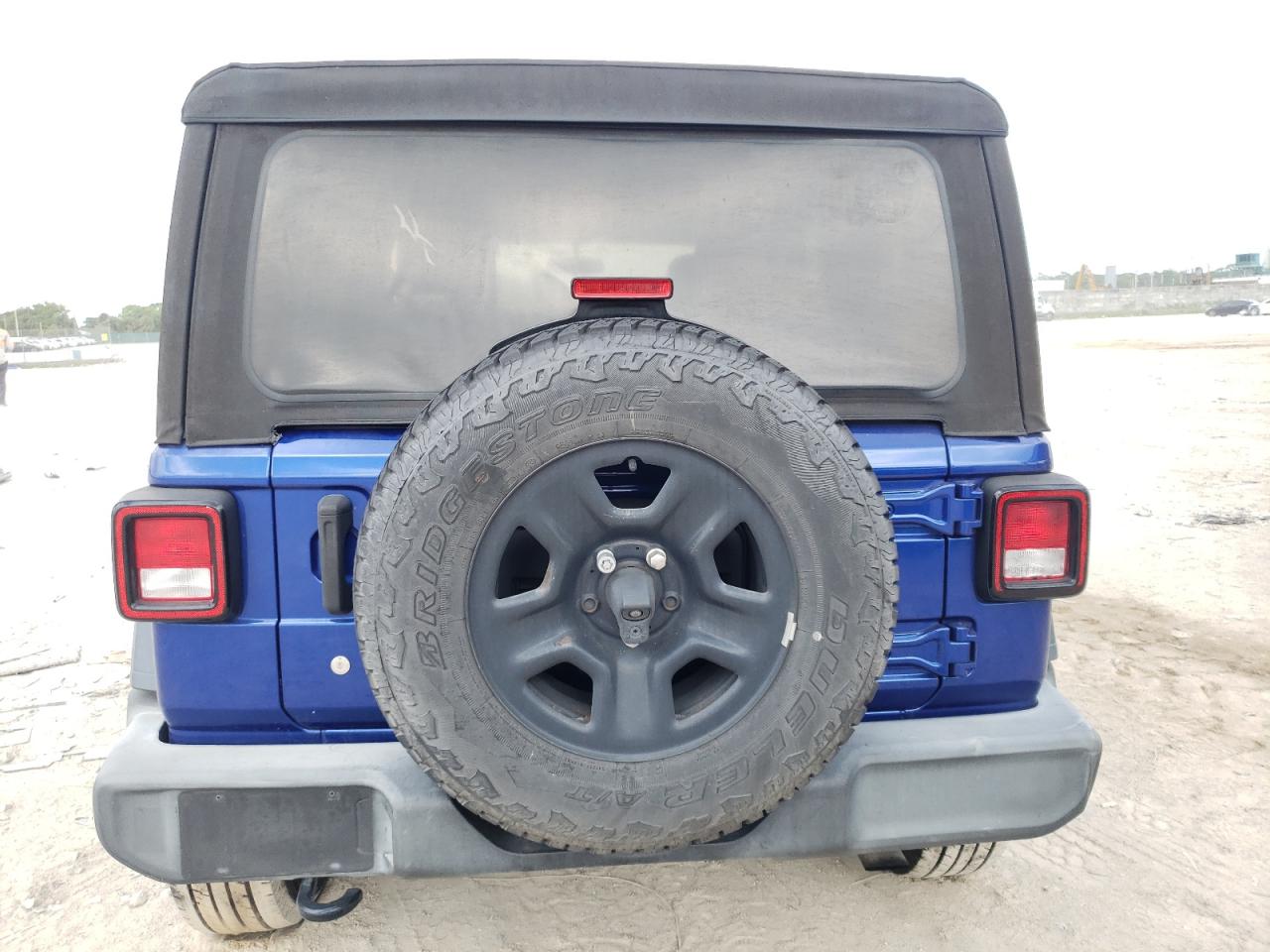 2018 Jeep Wrangler VIN 1C4HJXDNXJW289319 Copart auction photo, side / minor dent/scratches damage thumbnail 6