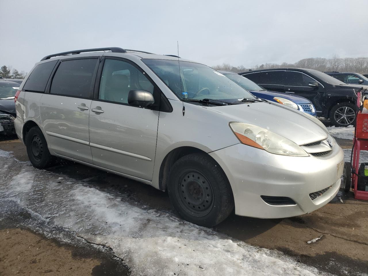 2008 Toyota Sienna VIN 5TDZK23CX8S112669 Copart auction photo, mechanical / minor dent/scratches damage thumbnail 4