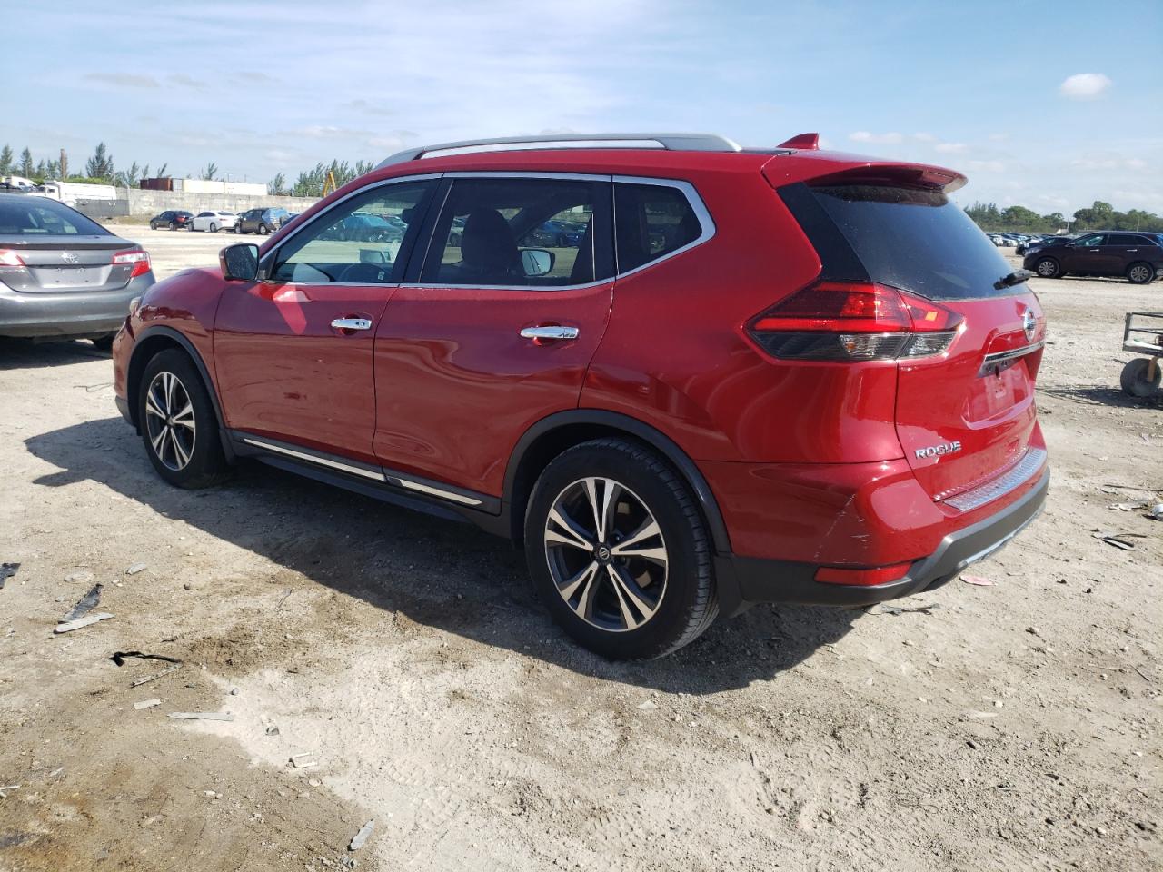 2017 Nissan Rogue VIN 5N1AT2MT6HC773329 Copart auction photo, front end / minor dent/scratches damage thumbnail 2