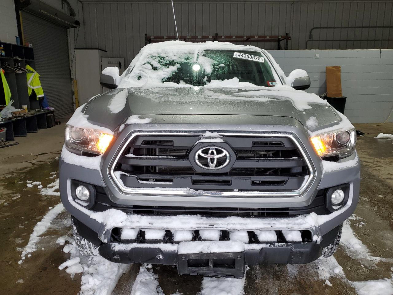 2017 Toyota Tacoma VIN 3TMCZ5ANXHM119290 Copart auction photo, rear end / front end damage thumbnail 5