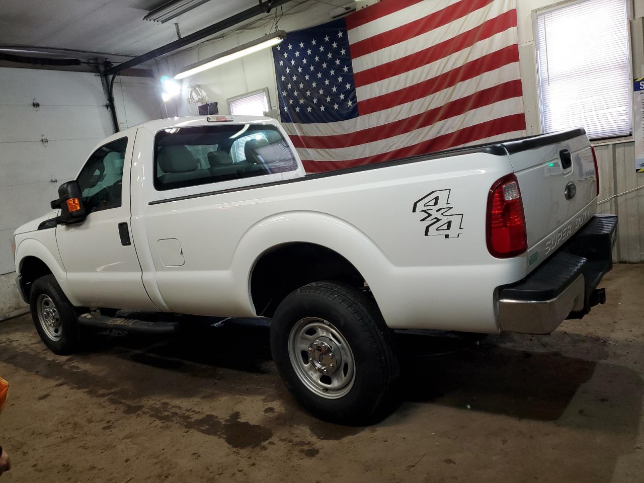 2015 Ford F350 VIN 1FTBF3B69FEB26198 Copart auction photo, undercarriage / minor dent/scratches damage thumbnail 2