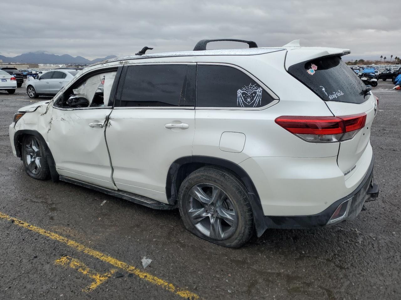 2019 Toyota Highlander VIN 5TDYZRFH3KS318284 Copart auction photo, rollover damage thumbnail 2