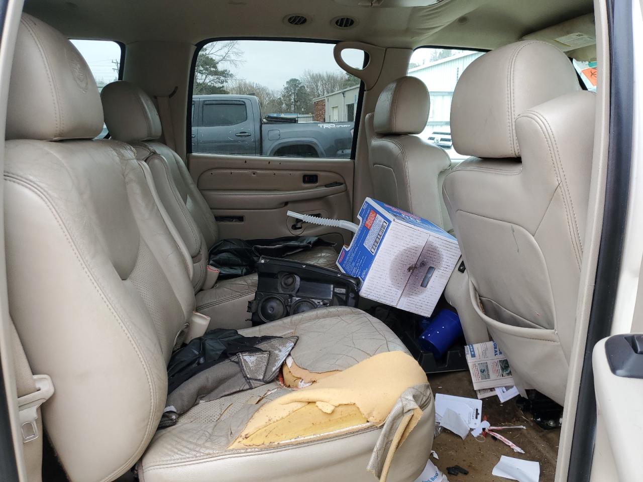 2005 Cadillac Escalade VIN 3GYFK66N65G216037 Copart auction photo, biohazard/chemical / front end damage thumbnail 11