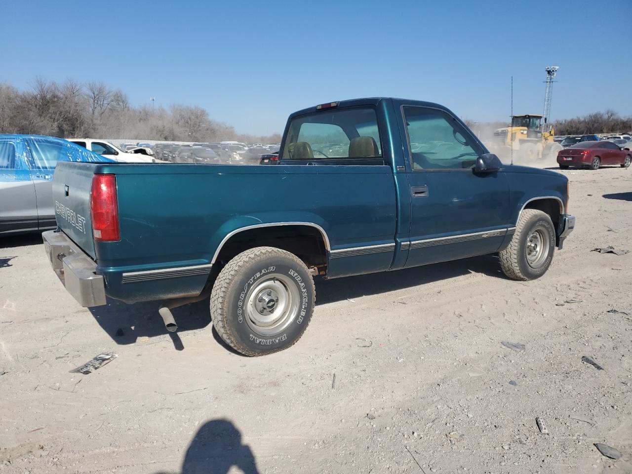1996 Chevrolet GMT-400 VIN 1GCEC14W4TZ212093 Copart auction photo, side / minor dent/scratches damage thumbnail 3