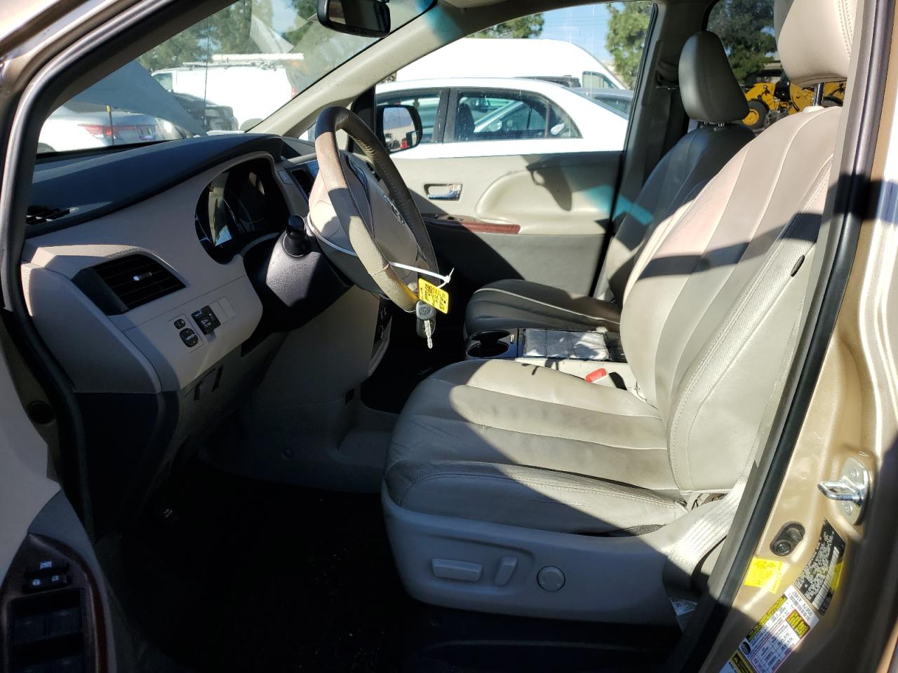 2012 Toyota Sienna VIN 5TDDK3DC1CS047993 Copart auction photo, rear end damage thumbnail 7