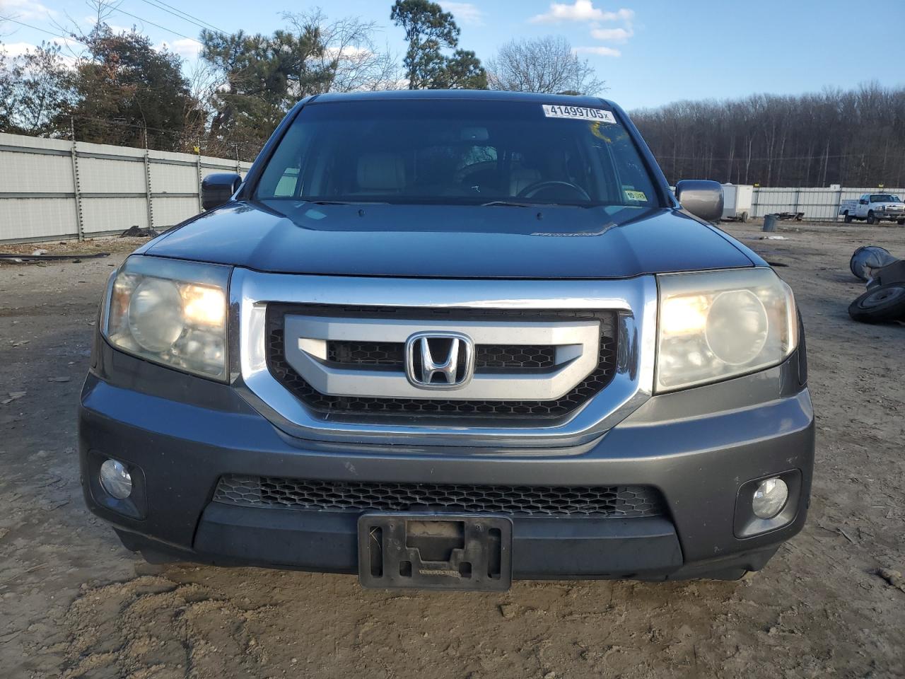 2011 Honda Pilot VIN 5FNYF4H99BB083556 Copart auction photo, rear end / minor dent/scratches damage thumbnail 5