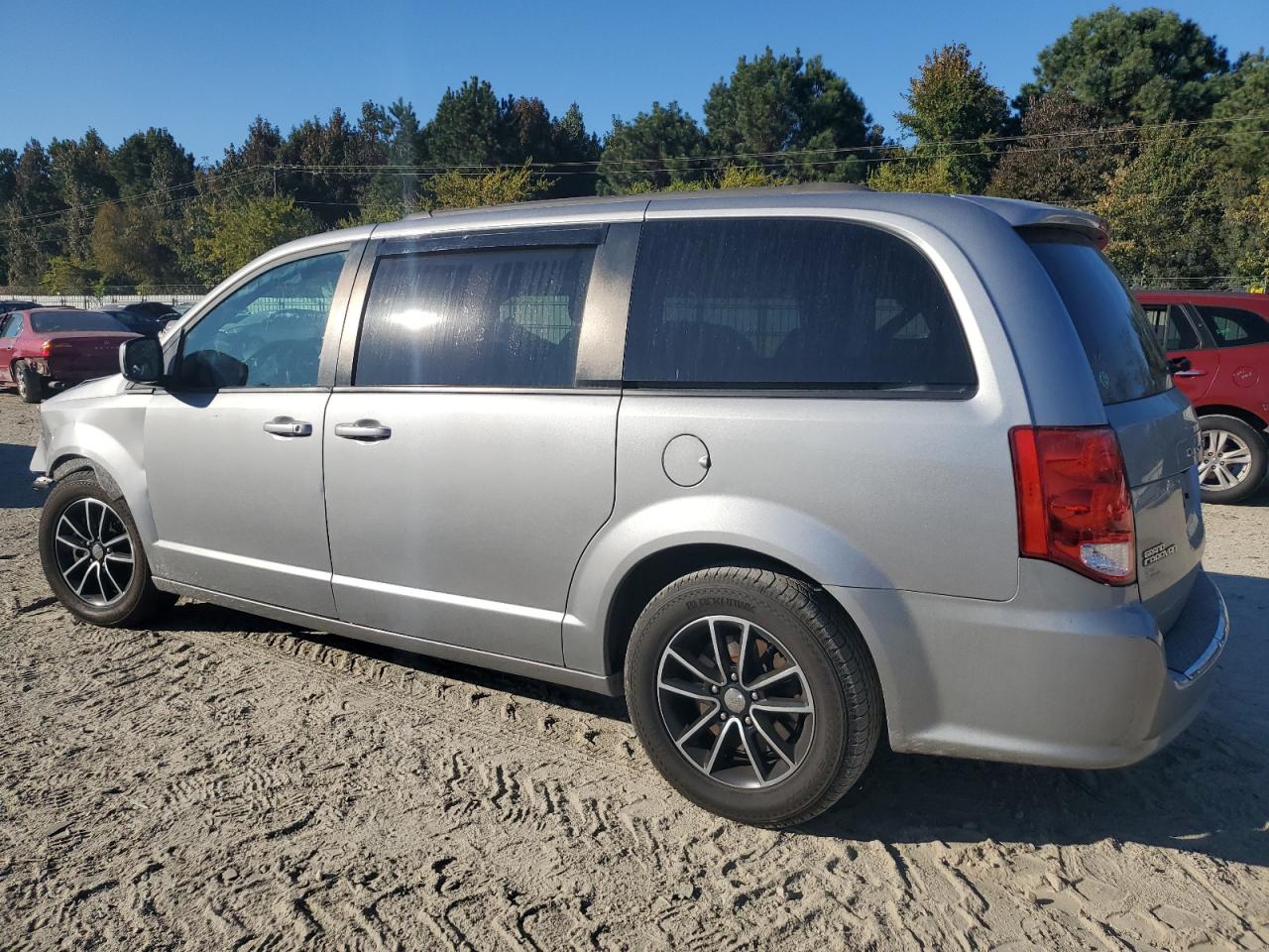 2018 Dodge Caravan VIN 2C4RDGEG0JR319089 Copart auction photo, front end / minor dent/scratches damage thumbnail 2