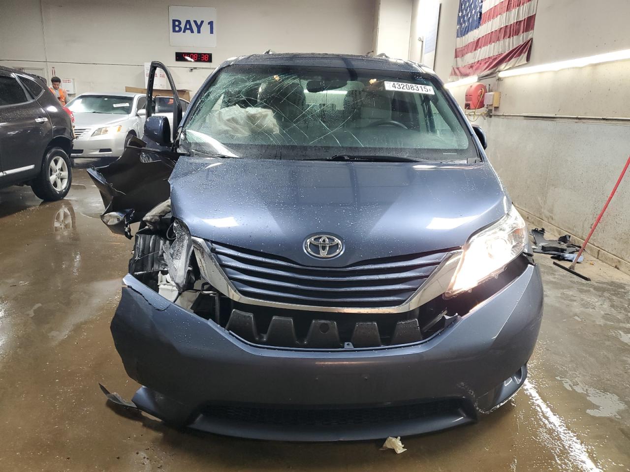 2017 Toyota Sienna VIN 5TDKZ3DCXHS772647 Copart auction photo, front end damage thumbnail 5