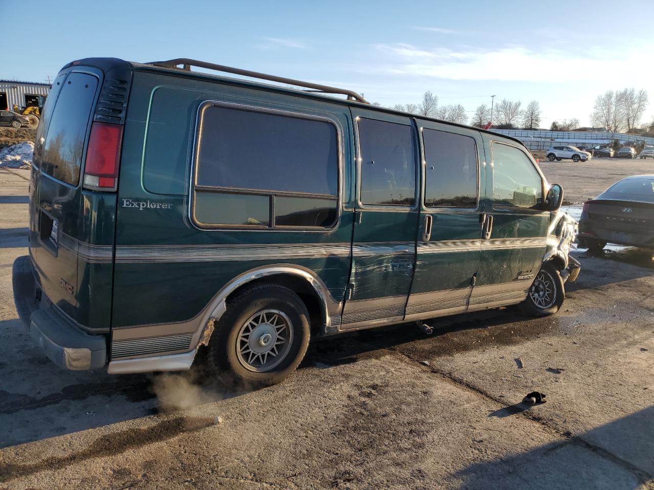 1999 GMC Savana VIN 1GDFG15R5X1146560 Copart auction photo, front end damage thumbnail 3
