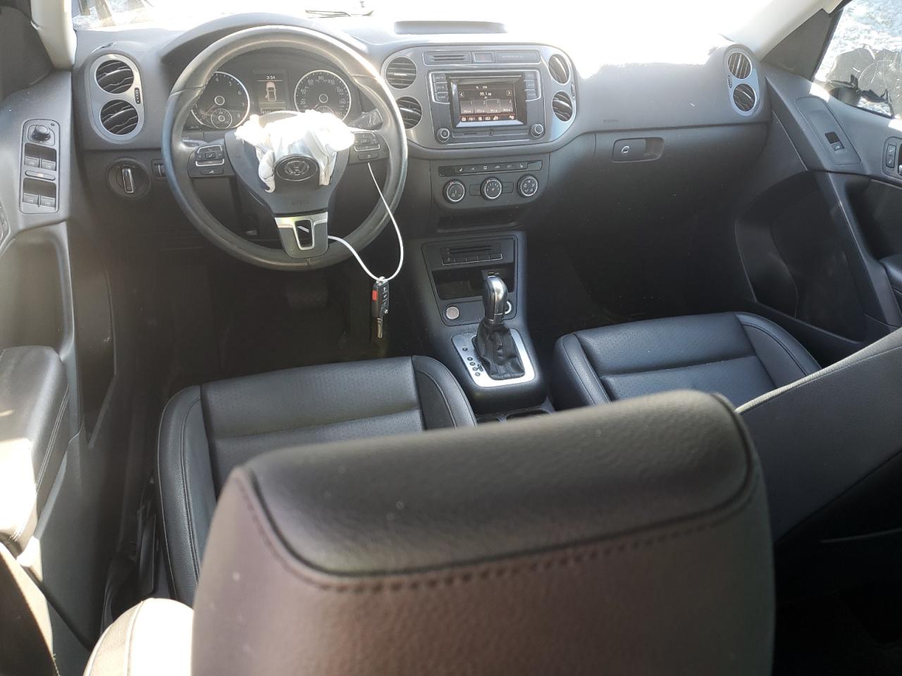 2016 Volkswagen Tiguan VIN WVGAV7AX5GW566569 Copart auction photo, all over damage thumbnail 8