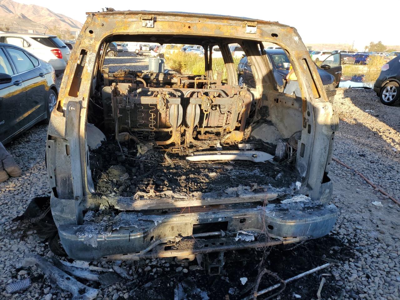 2000 Chevrolet Tahoe VIN 1GNEK13T6YJ147707 Copart auction photo, burn damage thumbnail 6