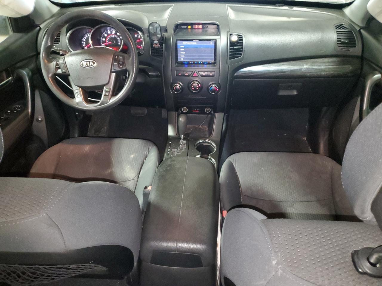 2011 KIA Sorento VIN 5XYKT4A24BG080701 Copart auction photo, rear end / minor dent/scratches damage thumbnail 8