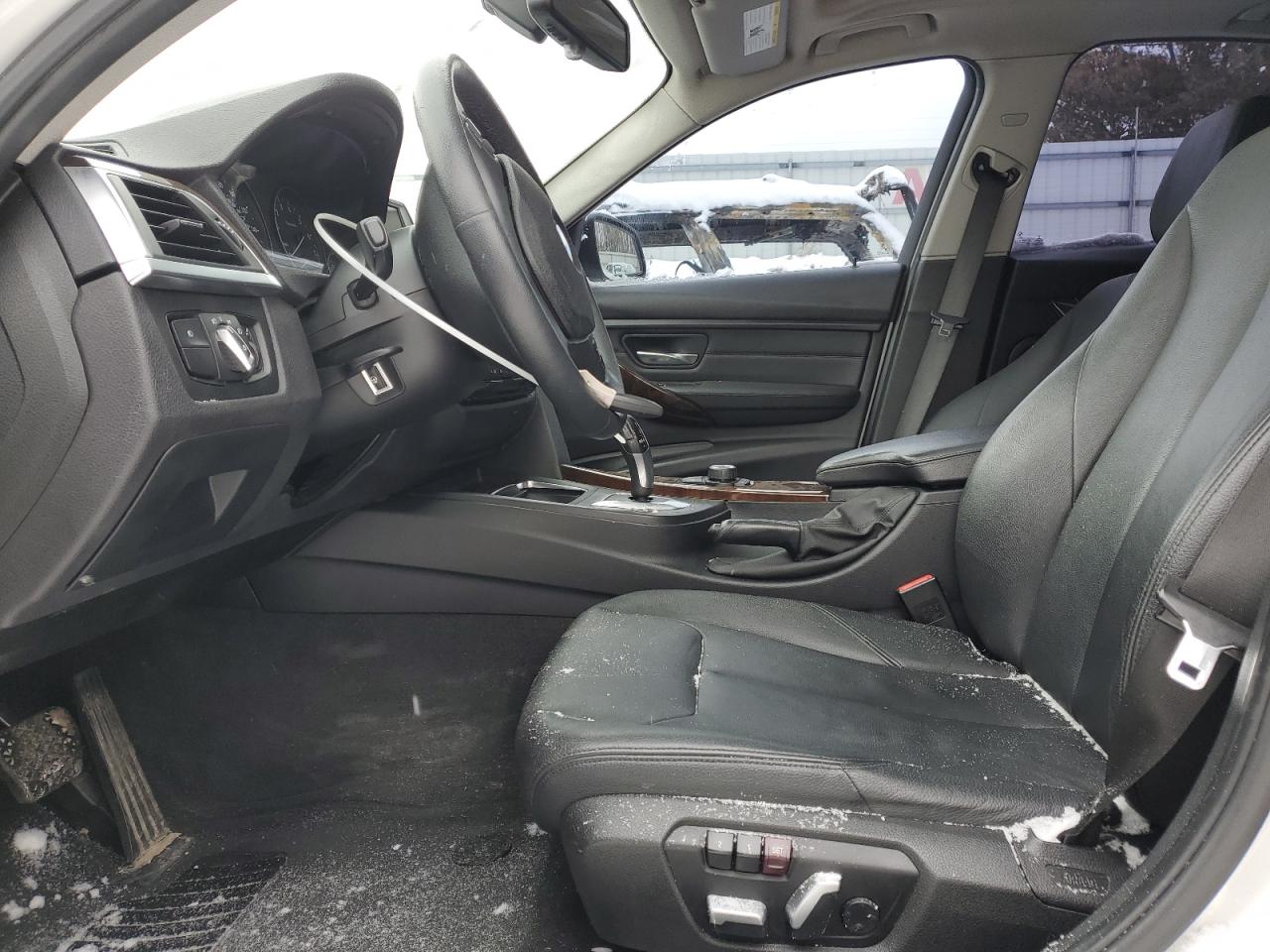 2016 BMW 3er VIN WBA8A3C50GK690806 Copart auction photo, front end / minor dent/scratches damage thumbnail 7
