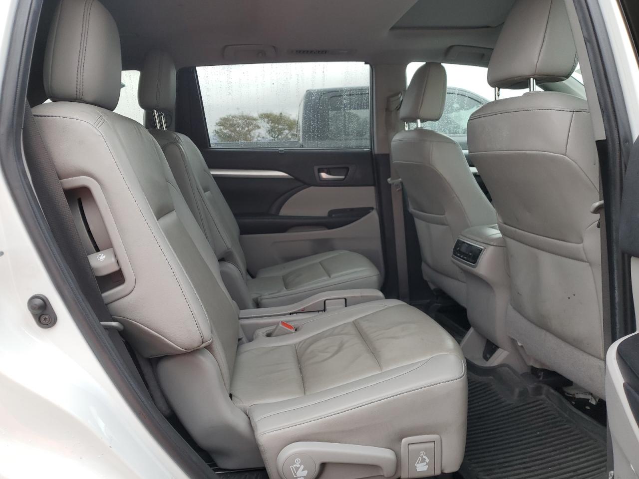 2019 Toyota Highlander VIN 5TDKZRFH6KS572108 Copart auction photo, front end damage thumbnail 11