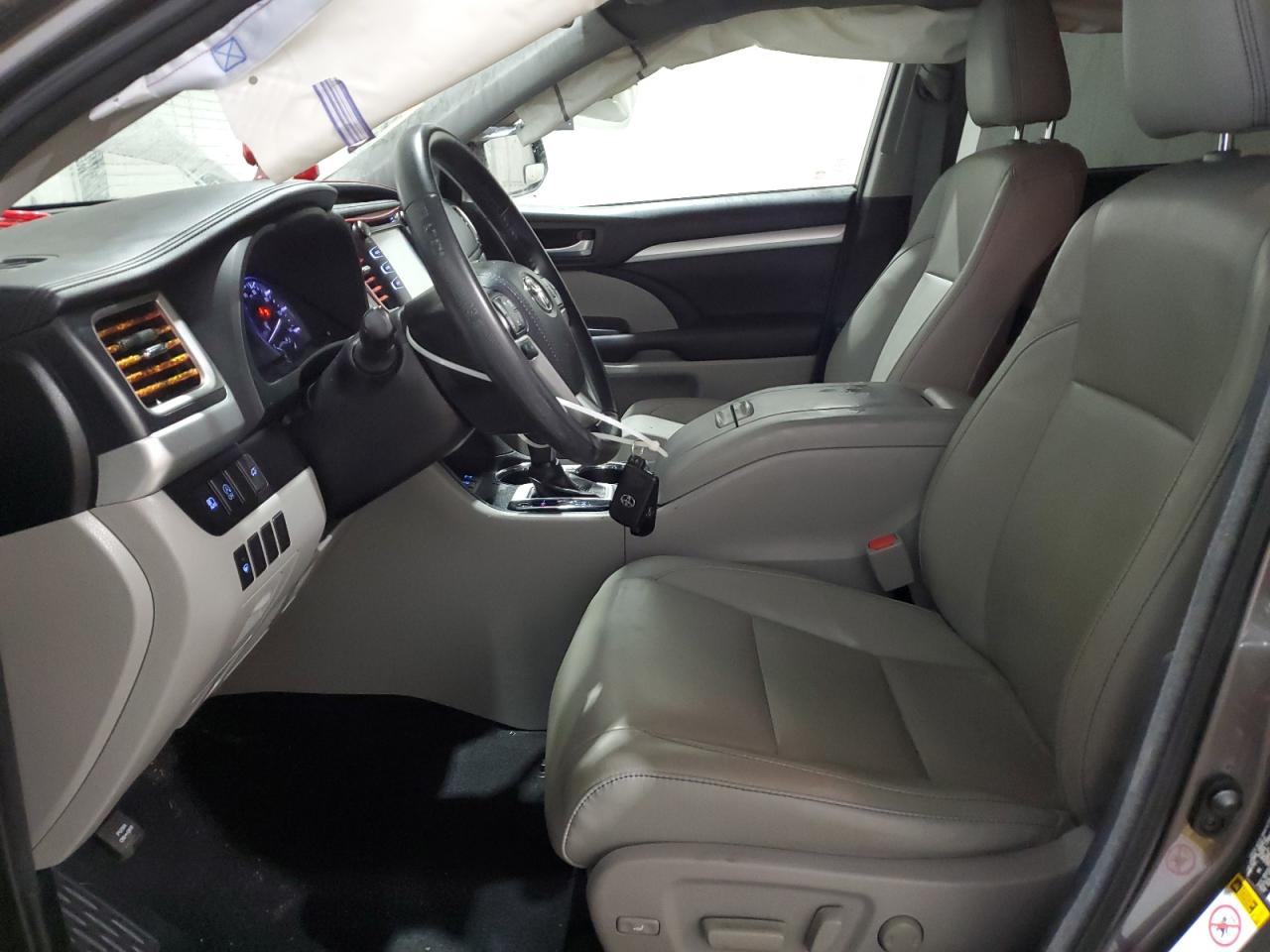 2018 Toyota Highlander VIN 5TDJZRFH0JS869143 Copart auction photo, front end damage thumbnail 7