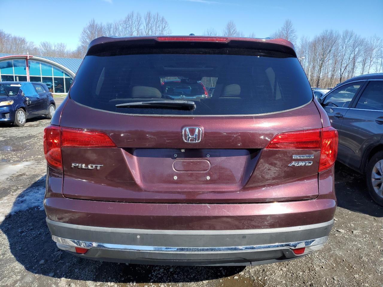 2017 Honda Pilot VIN 5FNYF6H92HB018942 Copart auction photo, minor dent/scratches damage thumbnail 6