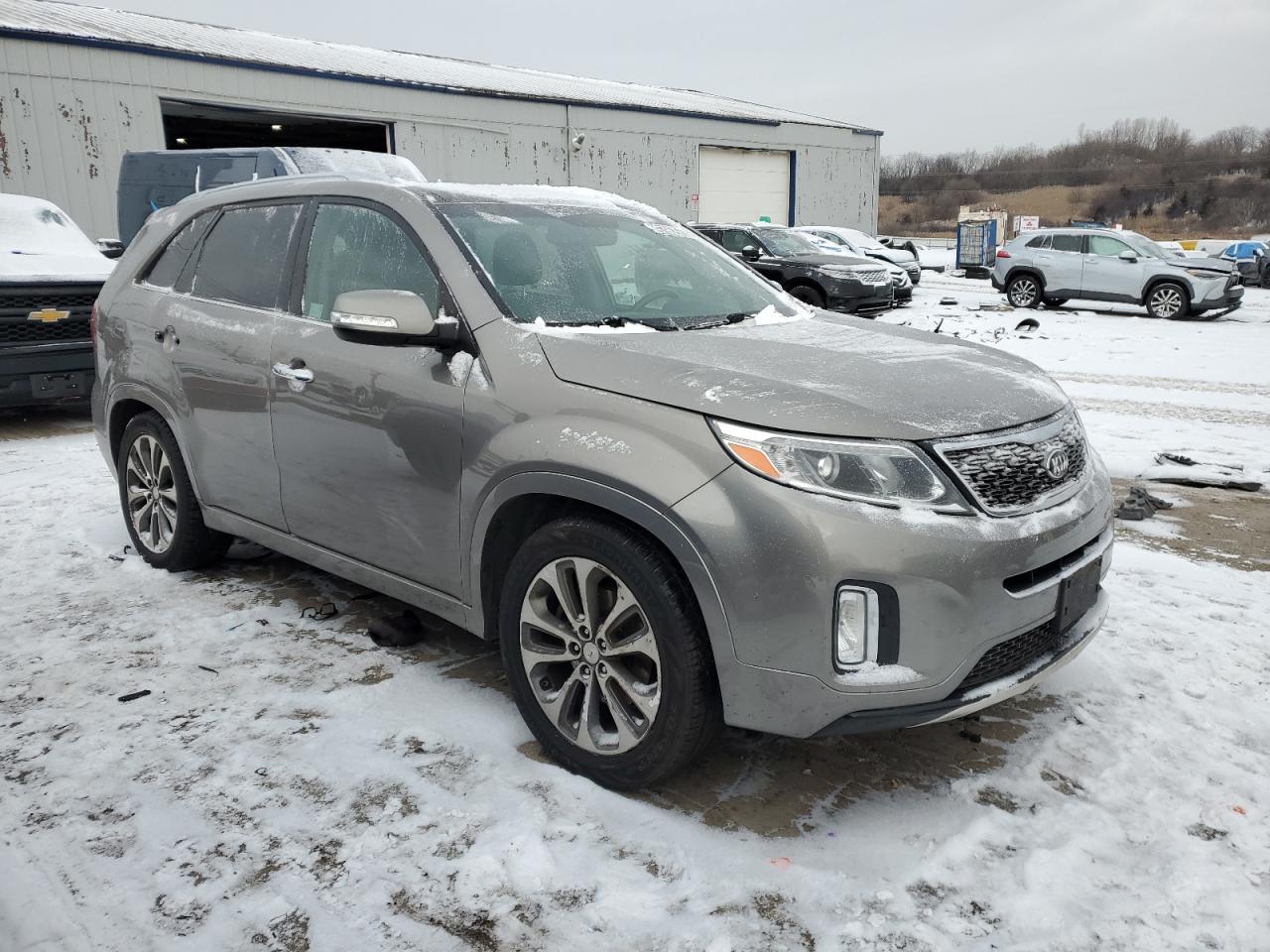 2015 KIA Sorento VIN 5XYKW4A71FG578668 Copart auction photo, minor dent/scratches damage thumbnail 4