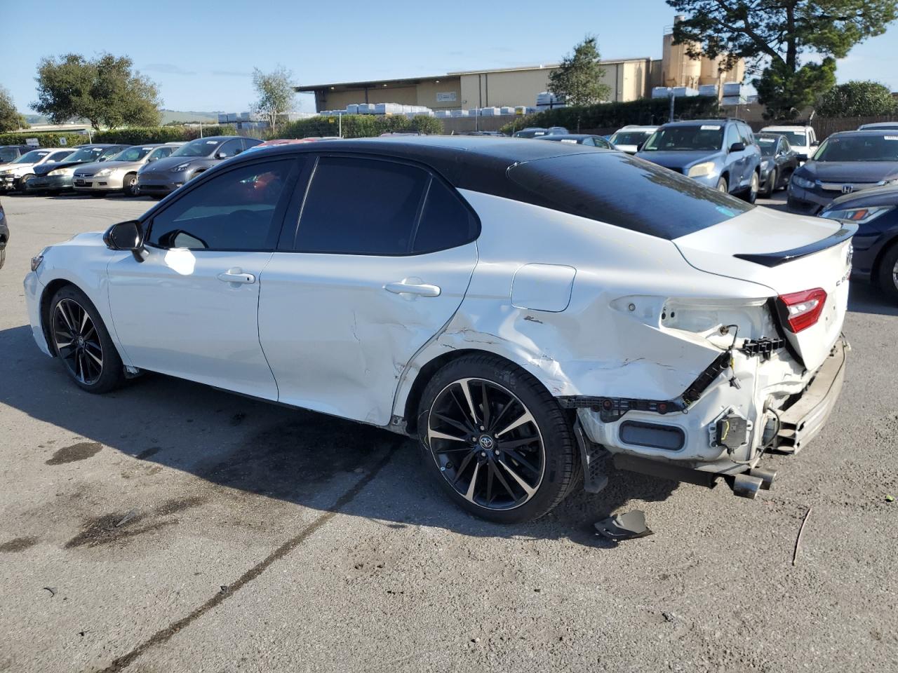 2018 Toyota Camry VIN 4T1B61HKXJU109932 Copart auction photo, side / rear end damage thumbnail 2