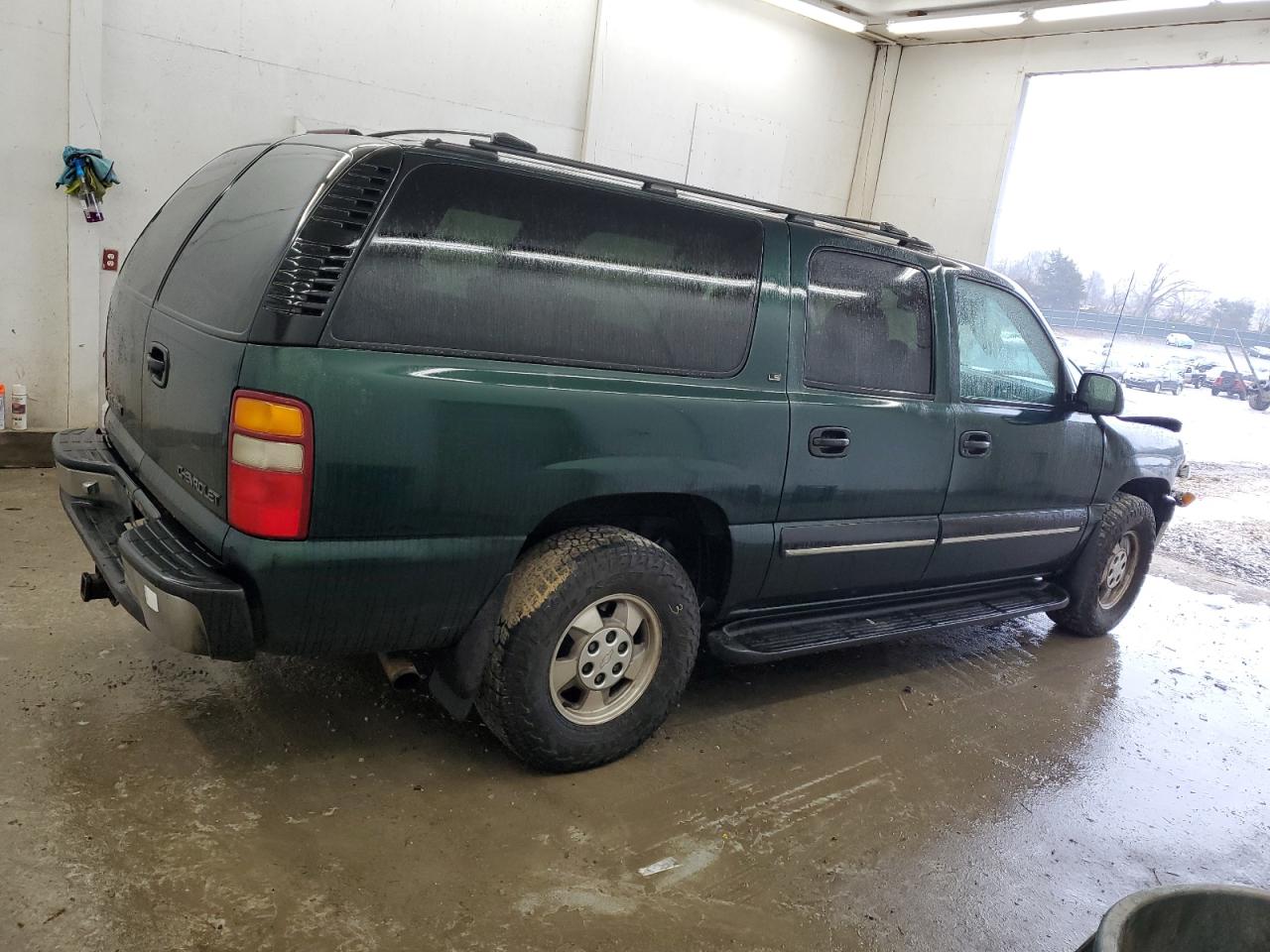 2001 Chevrolet Suburban VIN 3GNEC16T81G251003 Copart auction photo, front end / side damage thumbnail 3
