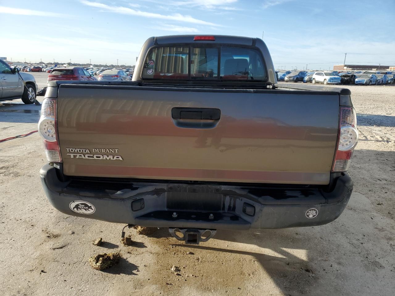 2010 Toyota Tacoma VIN 5TENX4CNXAZ711576 Copart auction photo, front end / minor dent/scratches damage thumbnail 6
