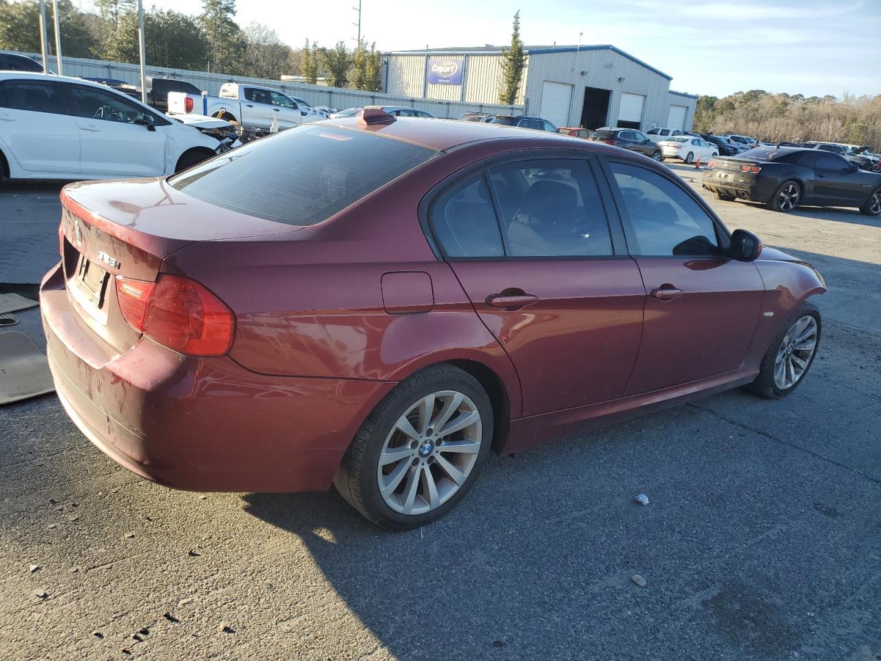 2011 BMW 3er VIN WBAPH7G54BNN02868 Copart auction photo, front end damage thumbnail 3