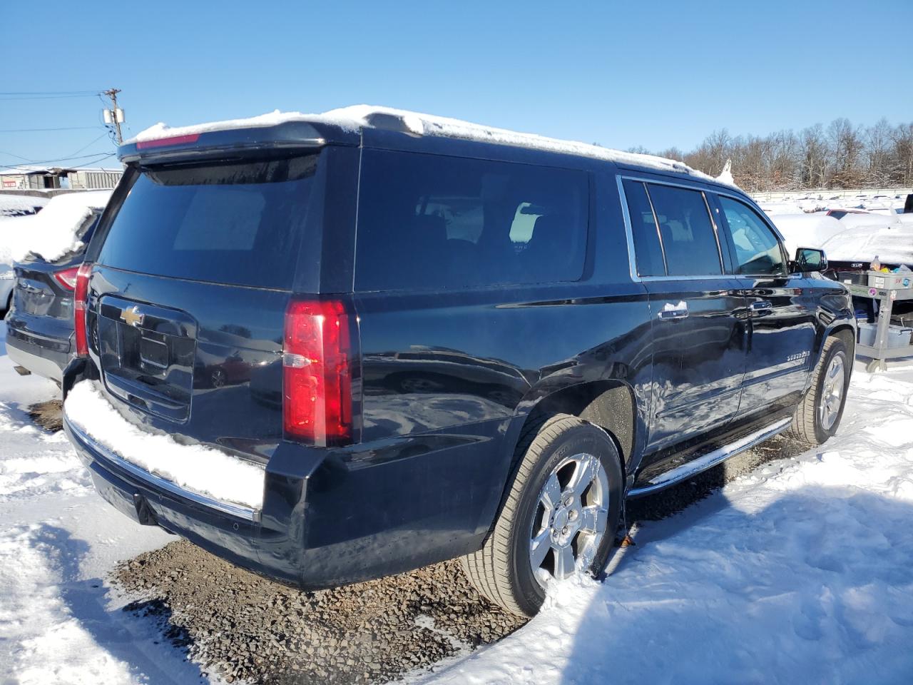 2017 Chevrolet Suburban VIN 1GNSKJKC6HR186772 Copart auction photo, normal wear damage thumbnail 3