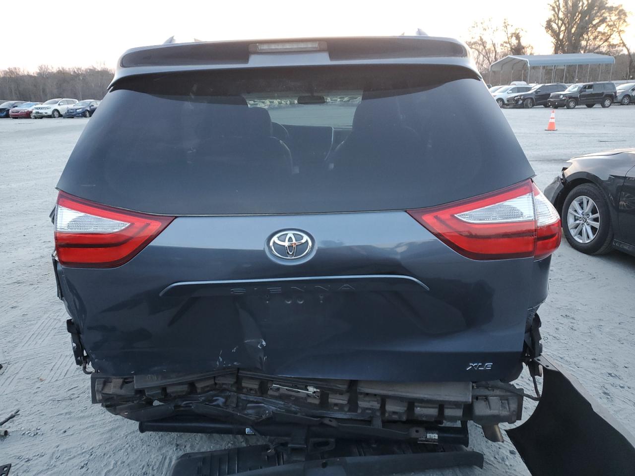 2016 Toyota Sienna VIN 5TDYK3DCXGS747308 Copart auction photo, rear end damage thumbnail 6