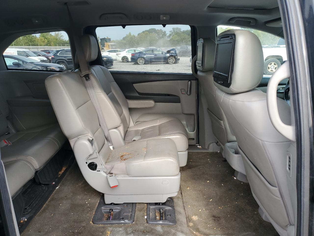 2011 Honda Odyssey VIN 5FNRL5H62BB101095 Copart auction photo, rear end damage thumbnail 12