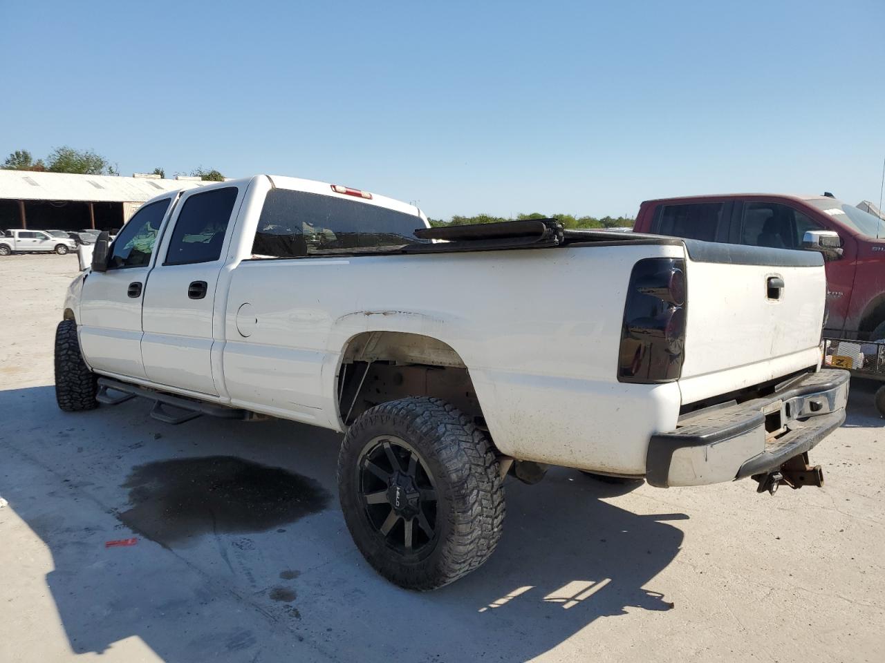2004 Chevrolet Silverado VIN 1GCHC23U94F237271 Copart auction photo, all over damage thumbnail 2