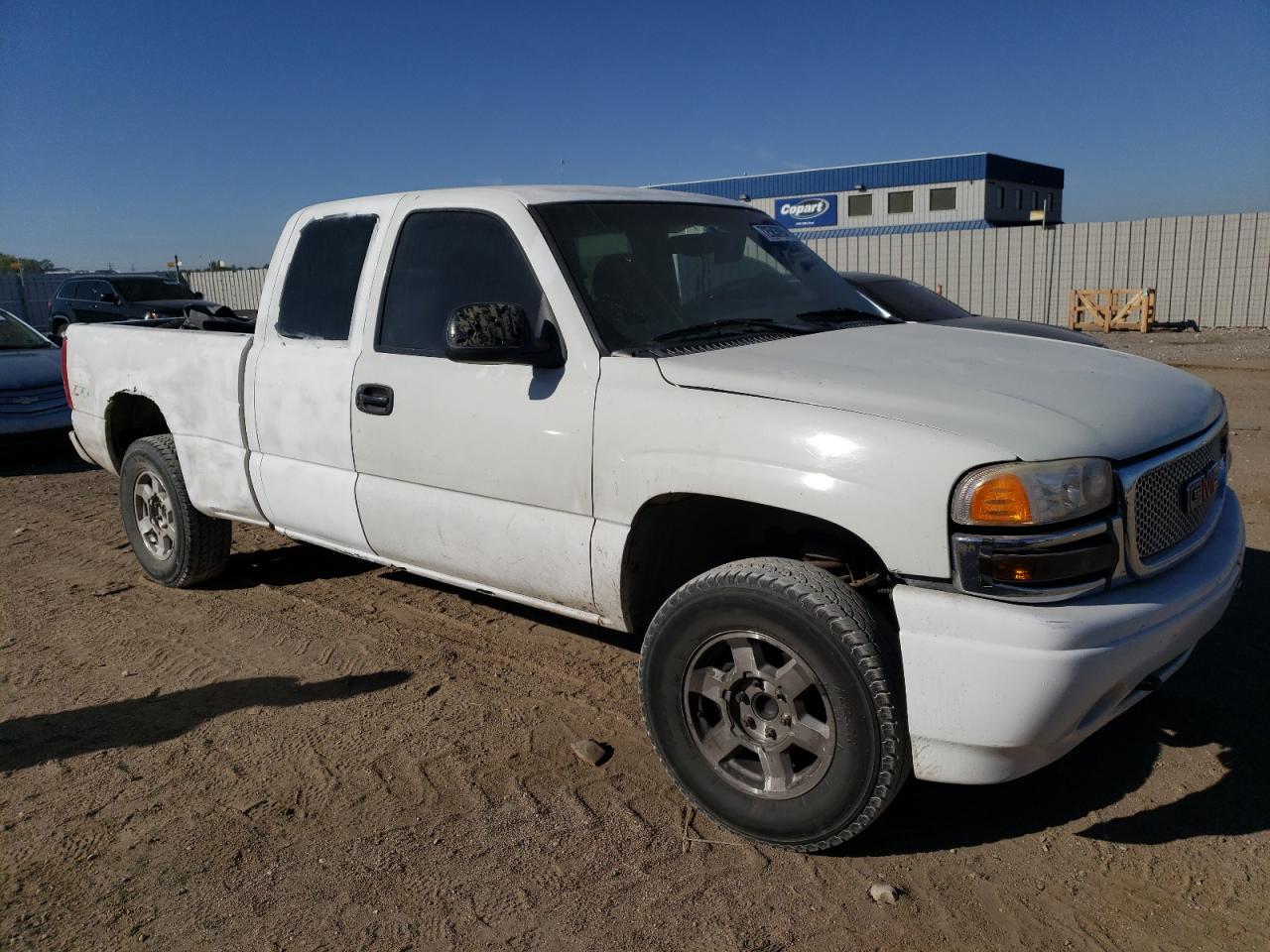 2004 GMC Sierra VIN 2GTEC19T6Y1131496 Copart auction photo, vandalism damage thumbnail 4