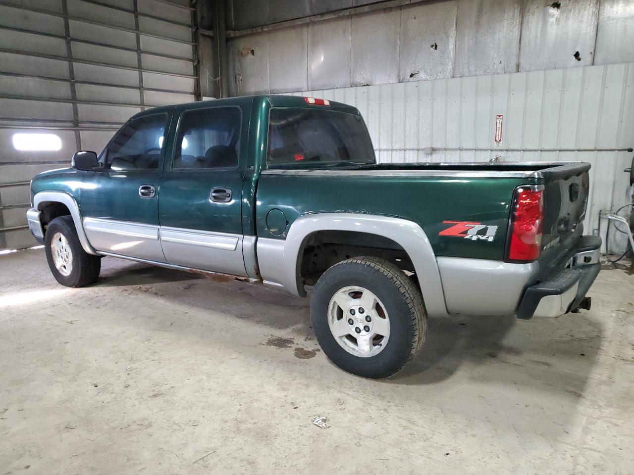 2005 Chevrolet Silverado VIN 2GCEK13T351198452 Copart auction photo, minor dent/scratches damage thumbnail 2