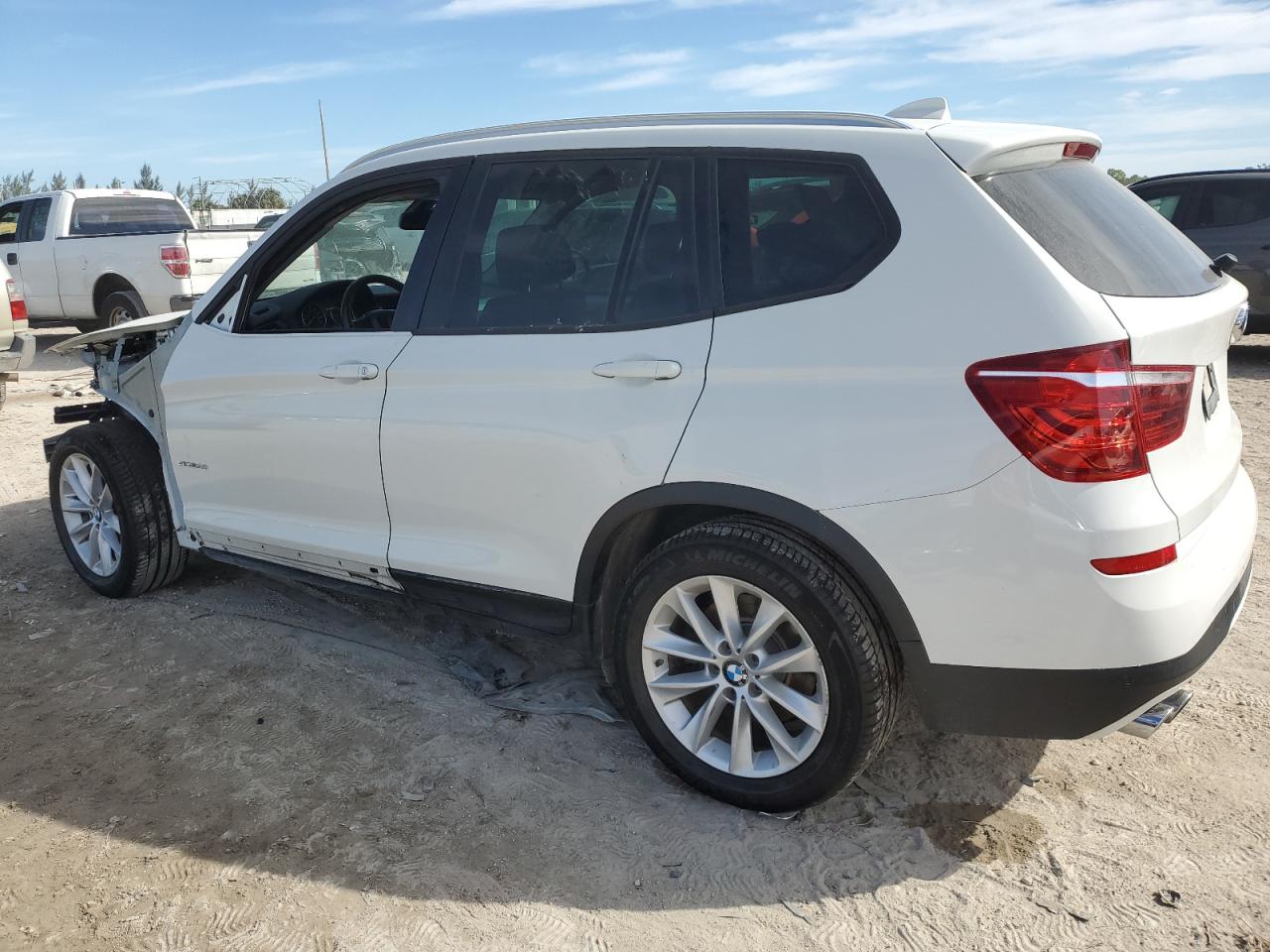 2017 BMW X3 VIN 5UXWZ7C56H0T43793 Copart auction photo, front end / minor dent/scratches damage thumbnail 2