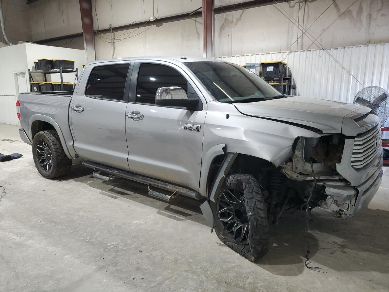 2017 Toyota Tundra VIN 5TFAW5F10HX642253 Copart auction photo, front end / undercarriage damage thumbnail 4