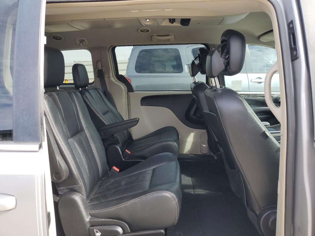 2016 Chrysler Town & Country VIN 2C4RC1BG5GR173527 Copart auction photo, rear end / front end damage thumbnail 11