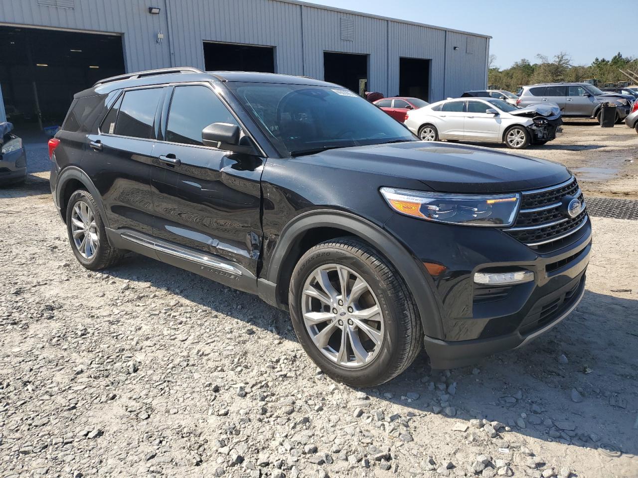 2022 Ford Explorer VIN 1FMSK7DH6NGB37935 Copart auction photo, front end / side damage thumbnail 4