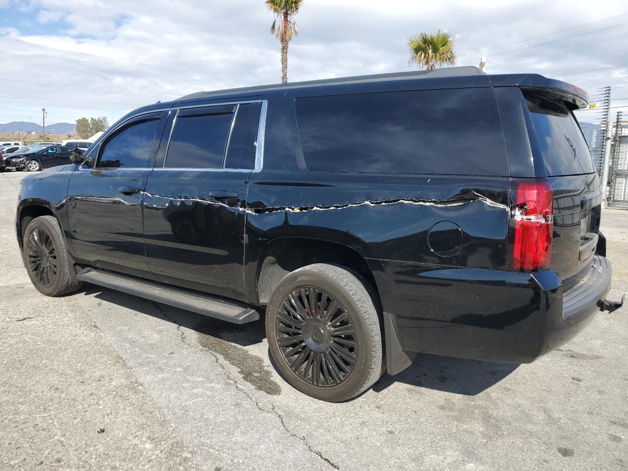 2018 Chevrolet Suburban VIN 1GNSCHKCXJR361424 Copart auction photo, all over damage thumbnail 2