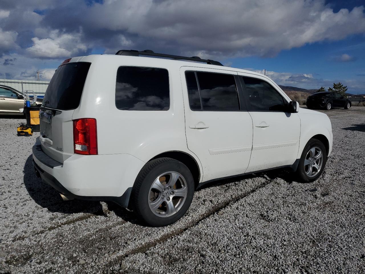 2015 Honda Pilot VIN 5FNYF4H53FB030371 Copart auction photo, minor dent/scratches damage thumbnail 3