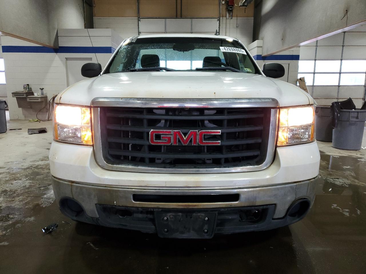 2009 GMC Sierra VIN 1GTHC44K99F149921 Copart auction photo, side / minor dent/scratches damage thumbnail 5