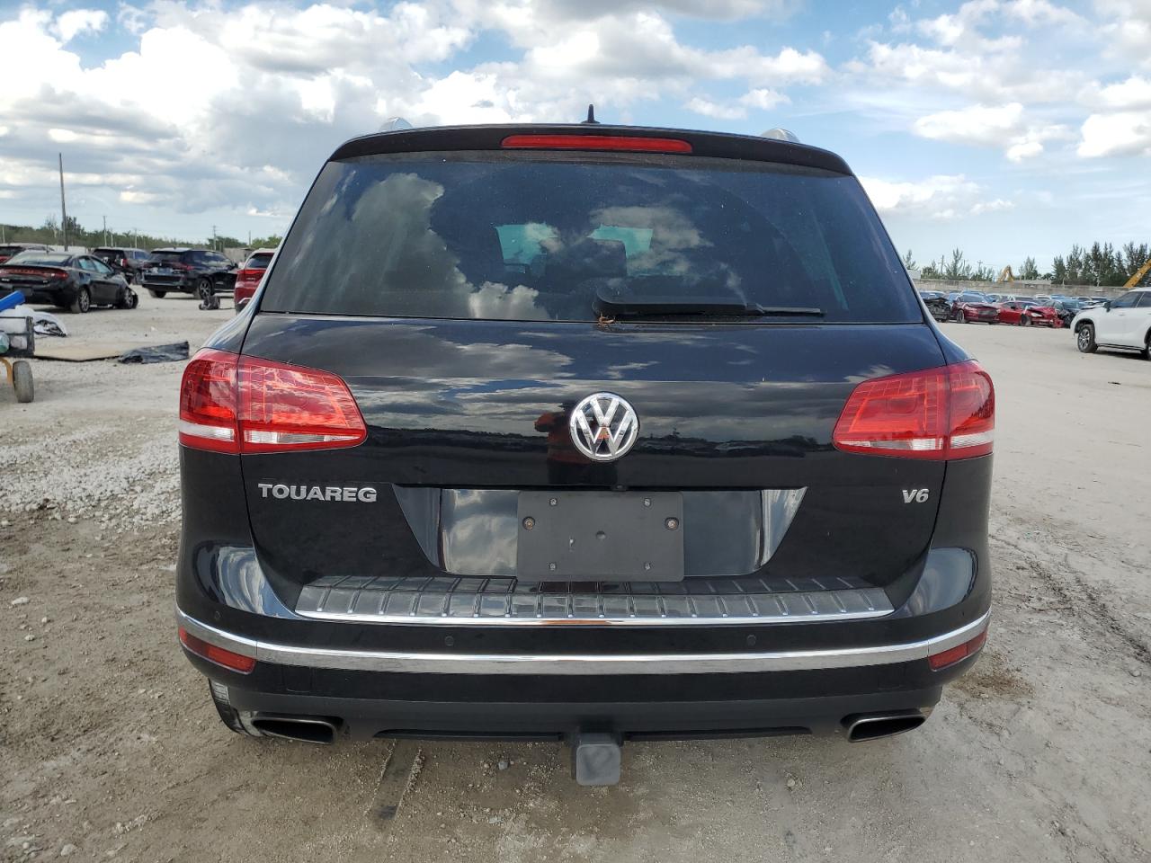 2017 Volkswagen Touareg VIN WVGEF7BP2HD000699 Copart auction photo, front end / mechanical damage thumbnail 6