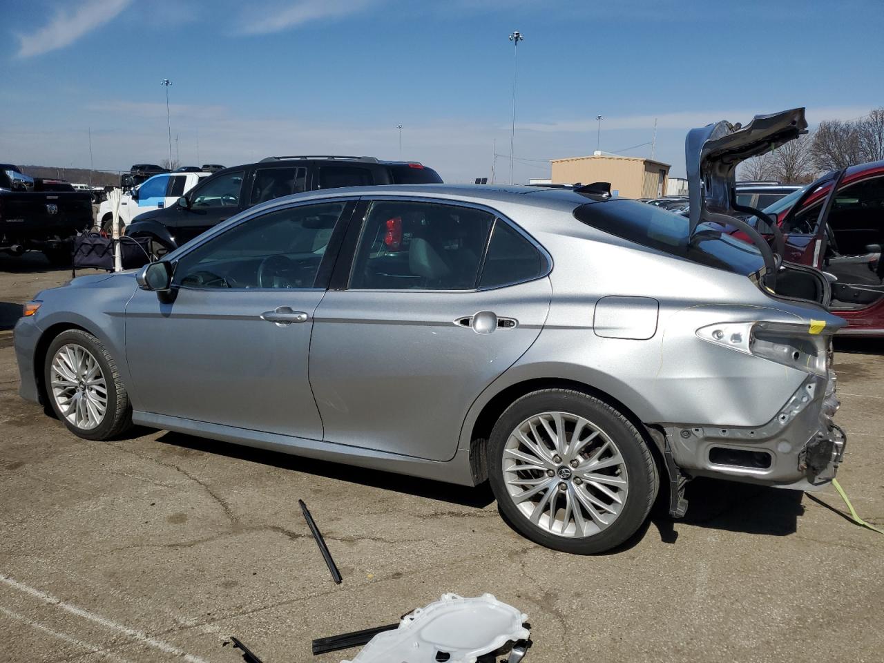 2018 Toyota Camry VIN 4T1B11HK3JU078022 Copart auction photo, rear end / side damage thumbnail 2