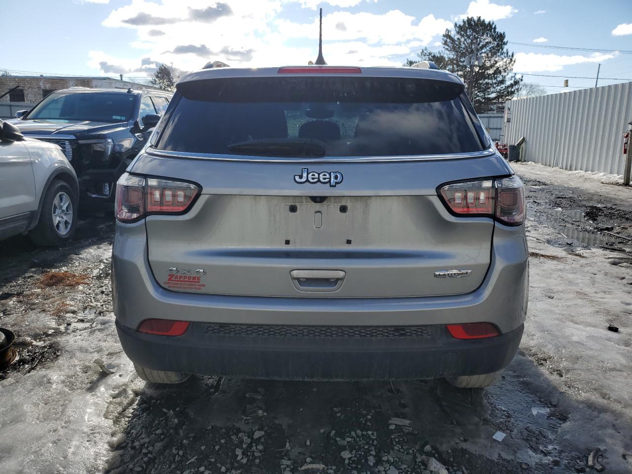 2022 Jeep Compass VIN 3C4NJDBB0NT181023 Copart auction photo, front end damage thumbnail 6