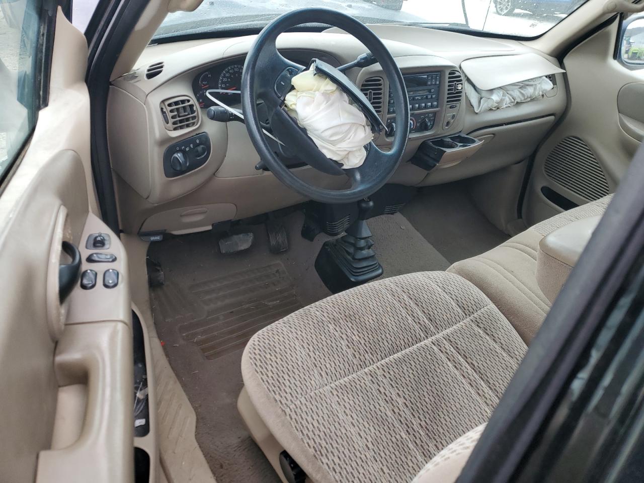 2000 Ford F-150 VIN 1FTRX18L0YNB12593 Copart auction photo, front end damage thumbnail 8