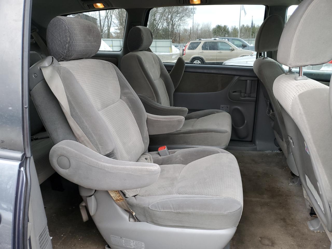2010 Toyota Sienna VIN 5TDKK4CCXAS318500 Copart auction photo, front end damage thumbnail 11