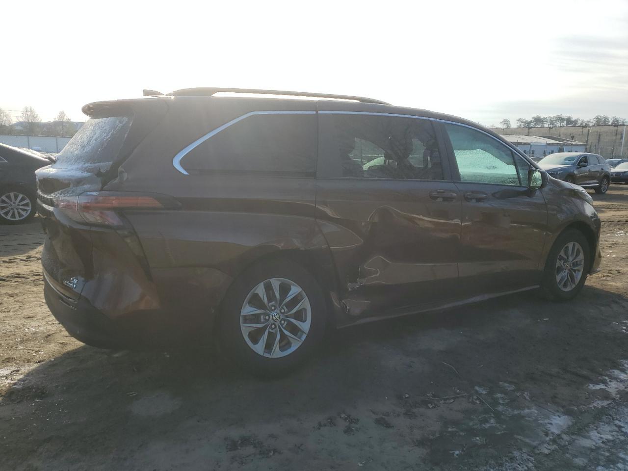 2022 Toyota Sienna VIN 5TDBRKEC3NS116410 Copart auction photo, all over / undercarriage damage thumbnail 3